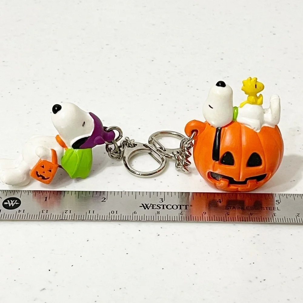 Lot Of 12- Vintage Peanuts Snoopy/ Halloween/Fall/Thanksgiving key chains.